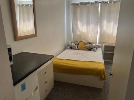 1 bedroom Studio flat to let in Ashley Road, Parkstone, Poole