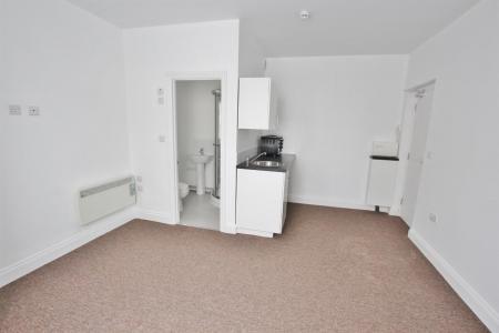 1 bedroom Studio flat to let in Ashley Road, Parkstone, Poole