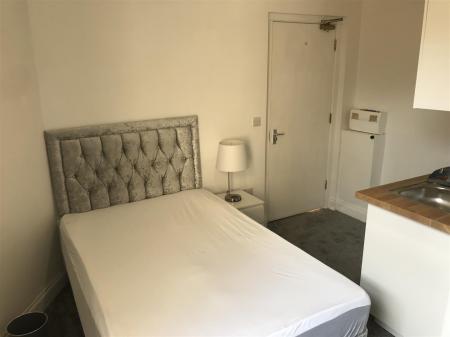 1 bedroom Studio flat to let in Ashley Road, Parkstone, Poole