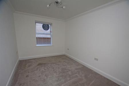 2 bedroom Flat to let in Cherry Tree Lodge, Castle Lane West, Bournemouth