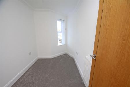 2 bedroom Flat to let in Cherry Tree Lodge, Castle Lane West, Bournemouth