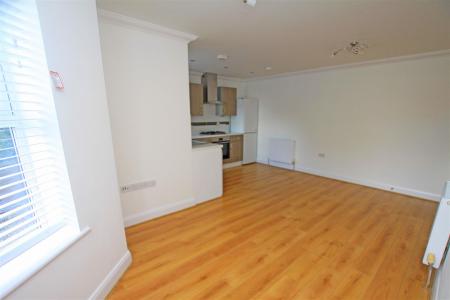 2 bedroom Flat to let in Cherry Tree Lodge, Castle Lane West, Bournemouth