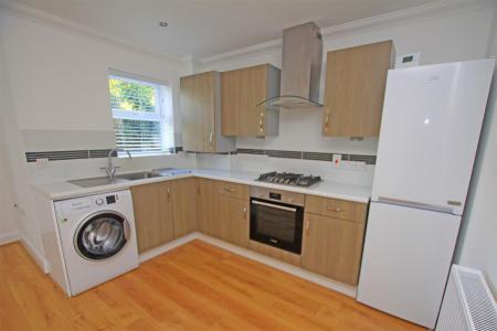 2 bedroom Flat to let in Cherry Tree Lodge, Castle Lane West, Bournemouth