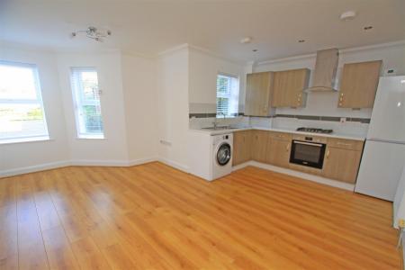 2 bedroom Flat to let in Cherry Tree Lodge, Castle Lane West, Bournemouth