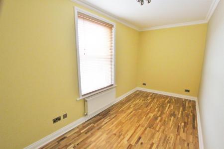 2 bedroom Flat to let in Christchurch Road, Boscombe, Bournemouth