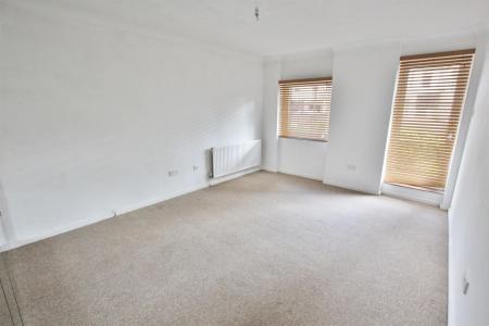 2 bedroom Flat to let in Christchurch Road, Bournemouth