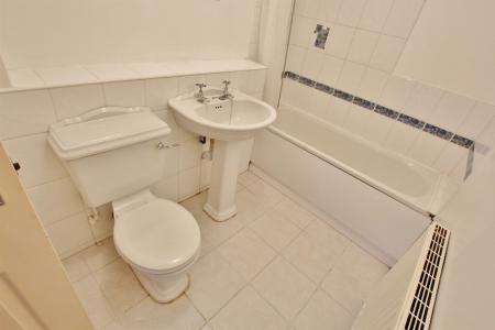 2 bedroom Flat to let in Christchurch Road, Bournemouth