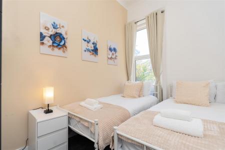 2 bedroom Flat to let in Surrey Road, Bournemouth