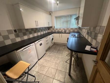 2 bedroom Flat to let in Manor Road, Bournemouth