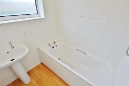 2 bedroom Maisonette to let in Broadway Lane, Bournemouth