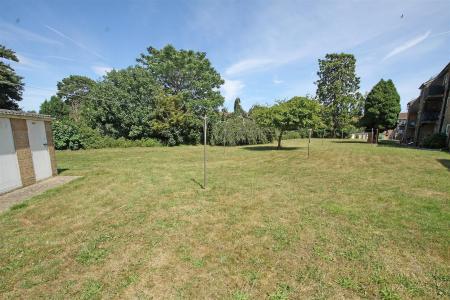 2 bedroom Flat to let in Wimborne Road, Bournemouth