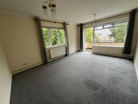 2 bedroom Flat to let in Manor Road, Bournemouth