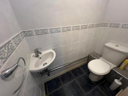 2 bedroom Flat to let in Manor Road, Bournemouth