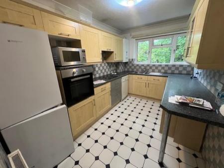 2 bedroom Flat to let in Manor Road, Bournemouth