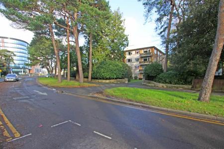 2 bedroom Flat to let in Manor Road, Bournemouth