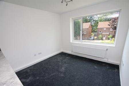 3 bedroom Flat to let in Hamilton Close, Bournemouth