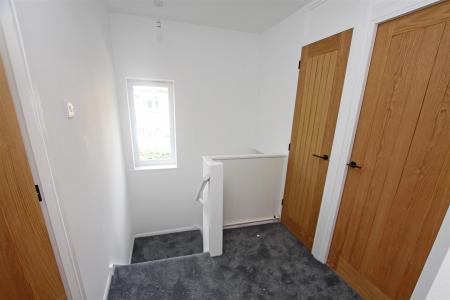 3 bedroom Flat to let in Hamilton Close, Bournemouth