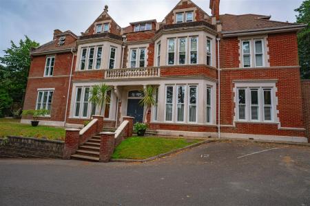 2 bedroom Flat to let in Knyveton Road, Bournemouth