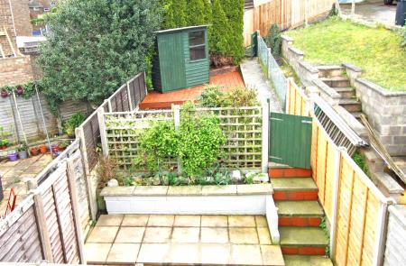 2 bedroom Terraced House to let in Kestrel Close, Ferndown