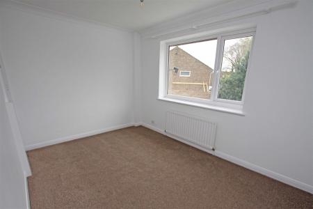 2 bedroom Terraced House to let in Kestrel Close, Ferndown
