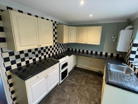 2 bedroom Terraced House to let in Kestrel Close, Ferndown