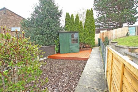 2 bedroom Terraced House to let in Kestrel Close, Ferndown