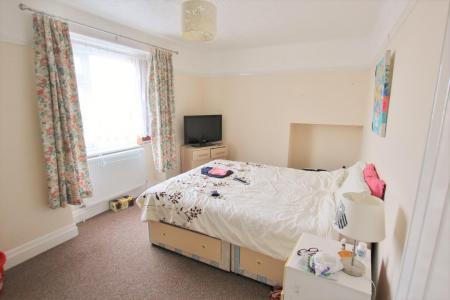 3 bedroom Apartment to let in Castle Lane West, Bournemouth