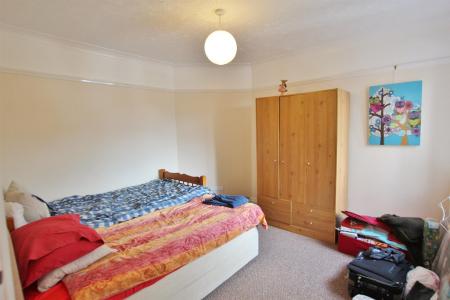 3 bedroom Apartment to let in Castle Lane West, Bournemouth