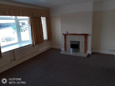 3 bedroom Apartment to let in Castle Lane West, Bournemouth