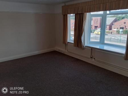 3 bedroom Apartment to let in Castle Lane West, Bournemouth