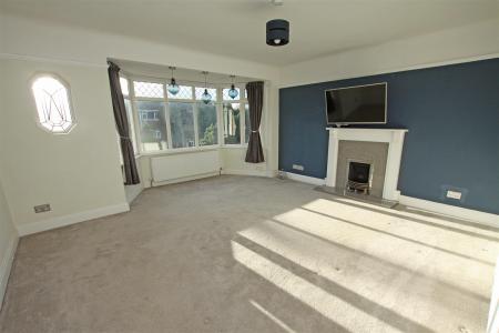 2 bedroom Flat to let in Castle Lane East, Bournemouth