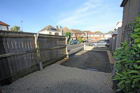 2 bedroom Flat to let in Castle Lane East, Bournemouth