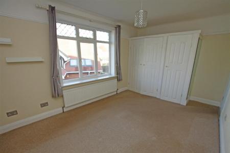 2 bedroom Flat to let in Castle Lane East, Bournemouth