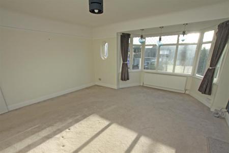 2 bedroom Flat to let in Castle Lane East, Bournemouth