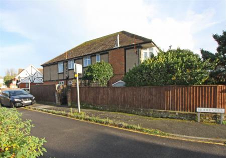 2 bedroom Flat to let in Castle Lane East, Bournemouth