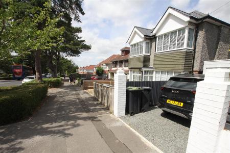 2 bedroom Detached house to let in West Way, Bournemouth
