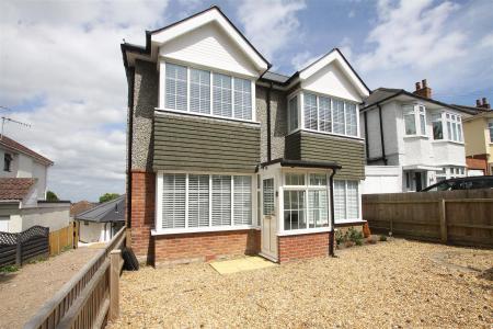2 bedroom Detached house to let in West Way, Bournemouth