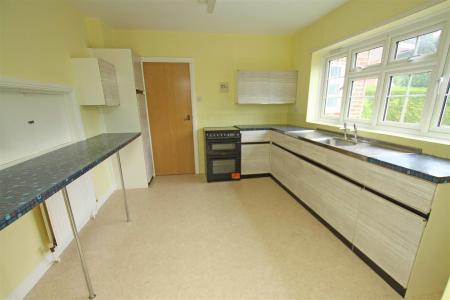 4 bedroom Detached house to let in Wychwood Close, Bournemouth