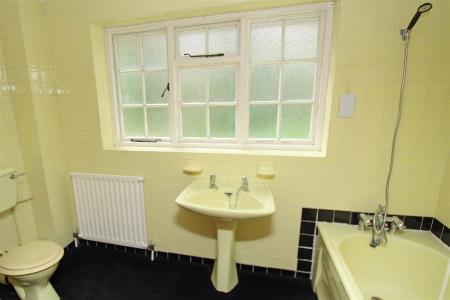 4 bedroom Detached house to let in Wychwood Close, Bournemouth