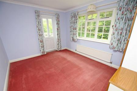 4 bedroom Detached house to let in Wychwood Close, Bournemouth