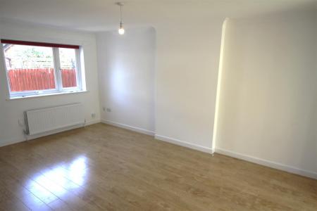 3 bedroom Semi-detached house to let in Evesham Close, Bournemouth