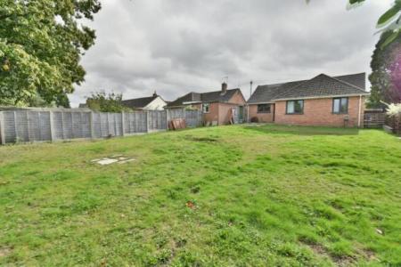 3 bedroom Detached bungalow to let in Ford Lane, Ferndown