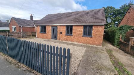 3 bedroom Detached bungalow to let in Ford Lane, Ferndown