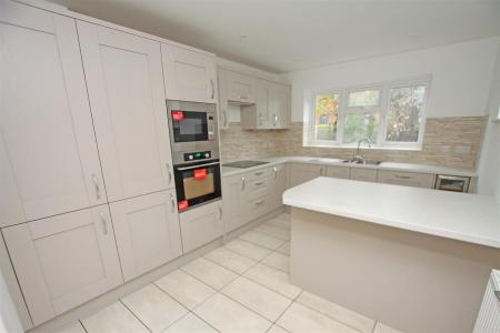3 bedroom Detached house to let in Colemore Road, Bournemouth