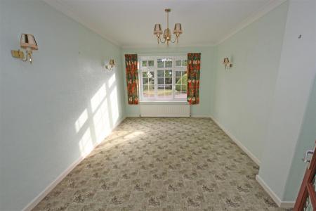 4 bedroom Detached house to let in Wychwood Drive, Bournemouth