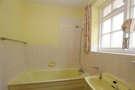 4 bedroom Detached house to let in Wychwood Drive, Bournemouth