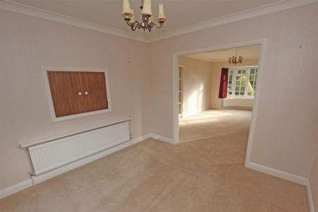 4 bedroom Detached house to let in Wychwood Drive, Bournemouth