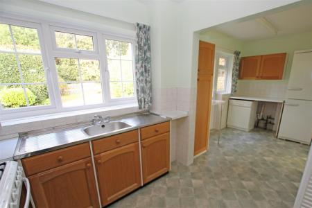 4 bedroom Detached house to let in Wychwood Drive, Bournemouth