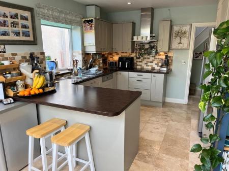 4 bedroom Detached bungalow to let in Kent Road, Poole