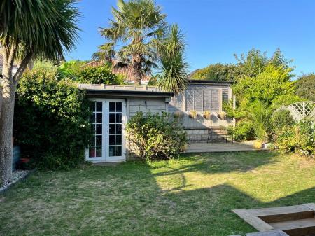 4 bedroom Detached bungalow to let in Kent Road, Poole